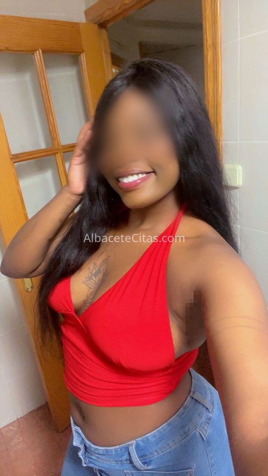 Alexandra, morena juvenil y encantadora. 624059886. Citas en ALBACETE, ALBACETE. www.albacetecitas.com.
