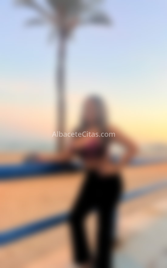 Andrea, joven latina guapa y elegante . 695629259. Citas en ALBACETE, ALBACETE. www.albacetecitas.com.