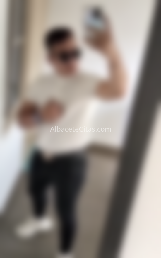 Angel, joven latino divertido . 604370768. Citas en ALBACETE, ALBACETE. www.albacetecitas.com.