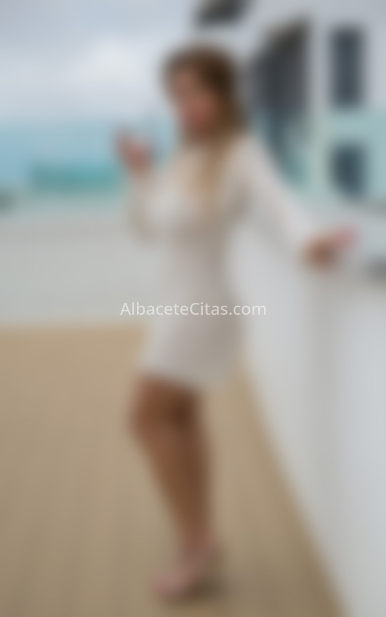 Flor, mujer encantadora y enrollada. 642865107. Citas en ALBACETE, ALBACETE. www.albacetecitas.com.