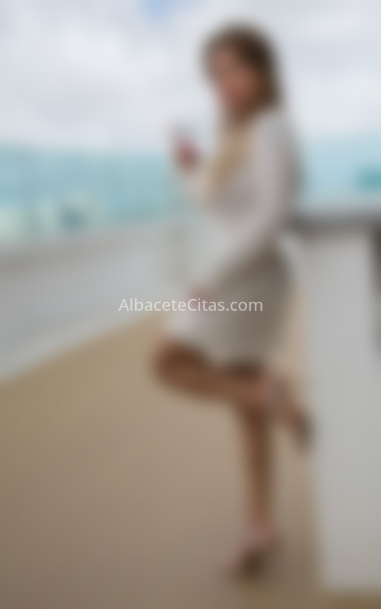 Flor, mujer encantadora y enrollada. 642865107. Citas en ALBACETE, ALBACETE. www.albacetecitas.com.