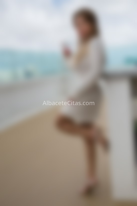 Flor, mujer encantadora y enrollada. 642865107. Citas en ALBACETE, ALBACETE. www.albacetecitas.com.