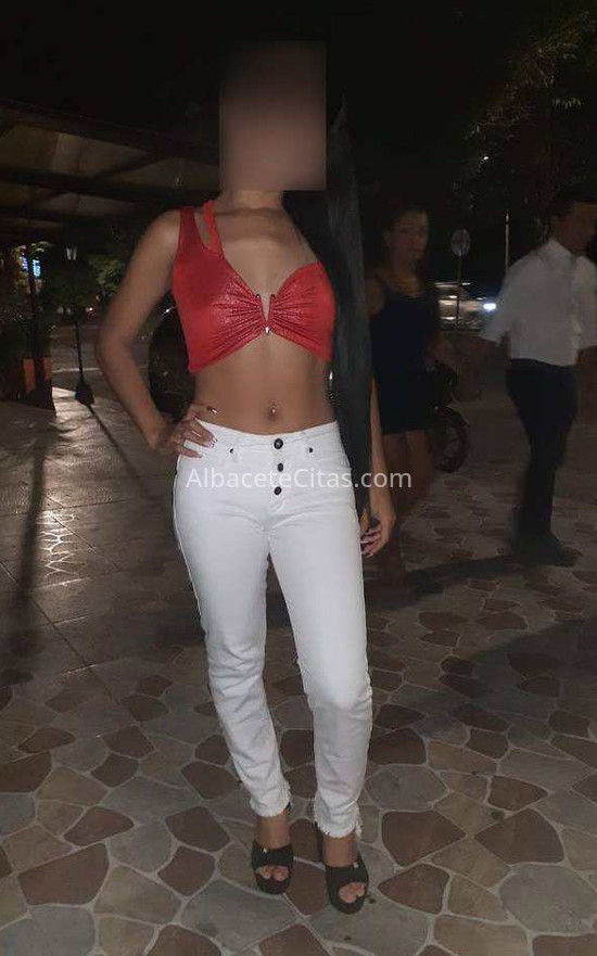 Lea, encantadora joven colombiana. 607822692. Citas en ALBACETE, ALBACETE. www.albacetecitas.com.