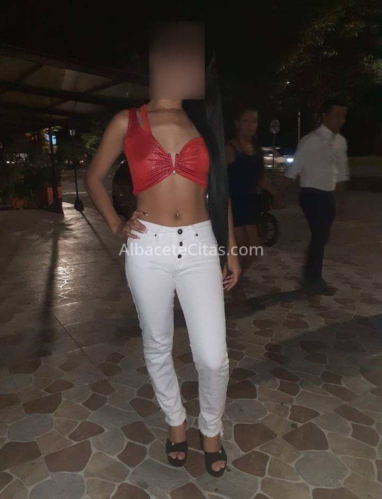 Lea, encantadora joven colombiana. 607822692. Citas en ALBACETE, ALBACETE. www.albacetecitas.com.
